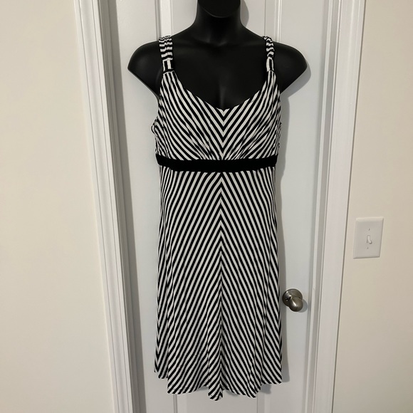 Cato XL Dress - Picture 1 of 9